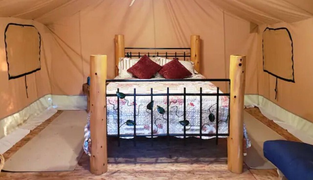 Off grid glamping
