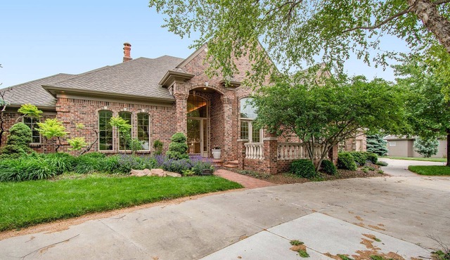 Omaha's Largest Vacation Rental. Last minute special Aug 25-31,2023. 599 night