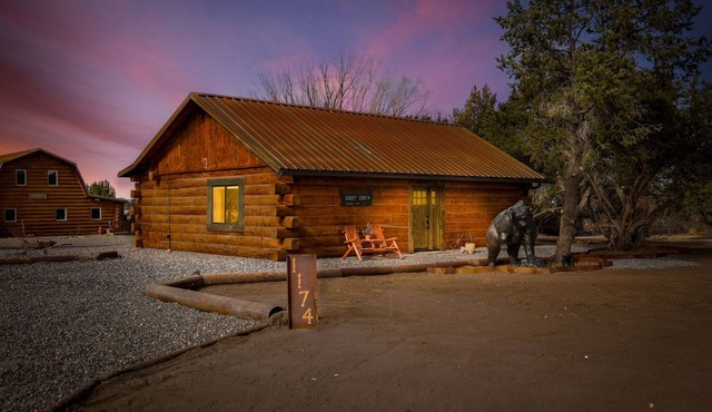 One-bedroom, one-bath cabin in the heart of Arizona’s premier Hunting Unit 1.