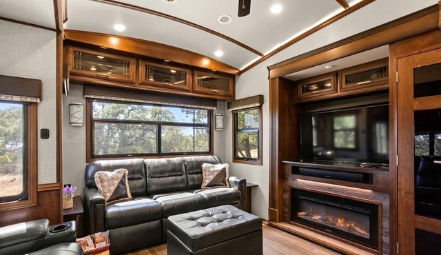 One of a Kind Converted School Bus Offers Scenic, Texan Tranquility in Purdon Groves