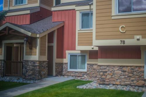 Only Minutes from Skiing, Shopping & Fun - Come Relax