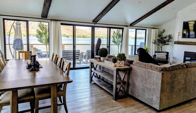 Osoyoos Lake Luxury Retreat - 150’ Private Waterfront & Toys