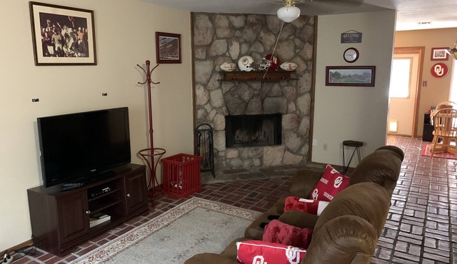 OU Game Day Condo! Nice single bedroom townhouse 6 mins from OU campus.