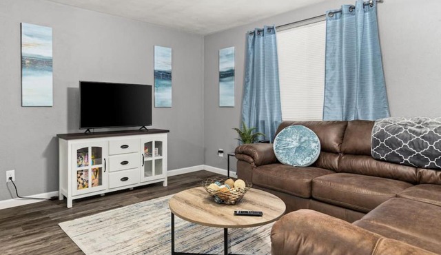 Peaceful 2BD 10 mins from DT Peoria