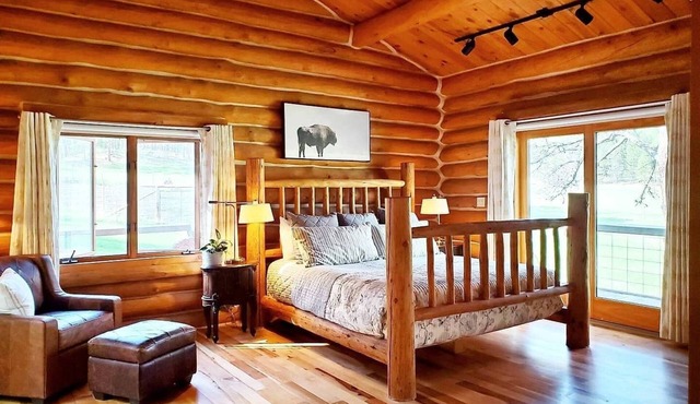 Peaceful Cabin Getaway near Wind Cave and Custer National Park