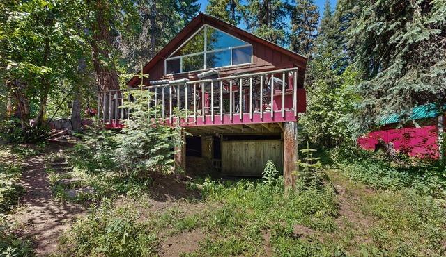 Peaceful Cabin Near Cascade Lake & Stream