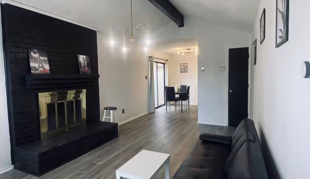 Peaceful Fort Worth House – Fireplace & Pet Friendly
