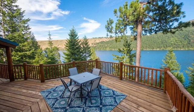 Peaceful log cabin retreat with wildlife, mountain and lake views