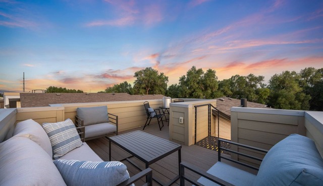 Peaceful, private & Fun near Old Town, Breweries, bike trails & hot tub