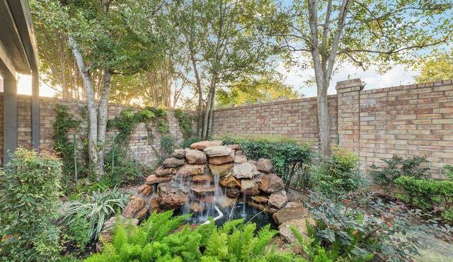 Peaceful Tanglewood/Woodway Home - Spacious, Cozy & Close to Everything