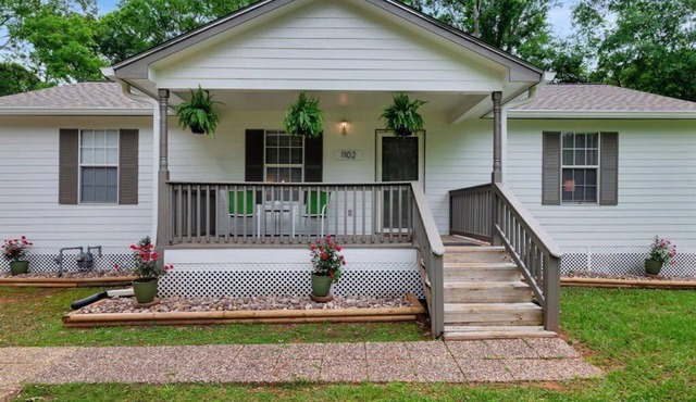 Pecan Park Cottage - Close to SFA + Downtown NAC