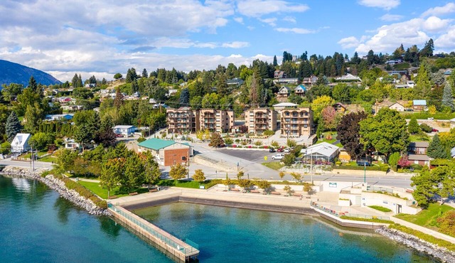 Penthouse 3 - Incredible Views, Pool, Walk to Town