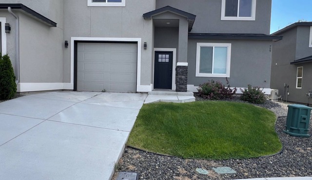 Perfect 3-bedroom townhome with AC in peaceful Richland
