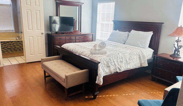 Perfect for Groups! One-Story 5BR Home & Sleeps 11. Pet-Friendly!