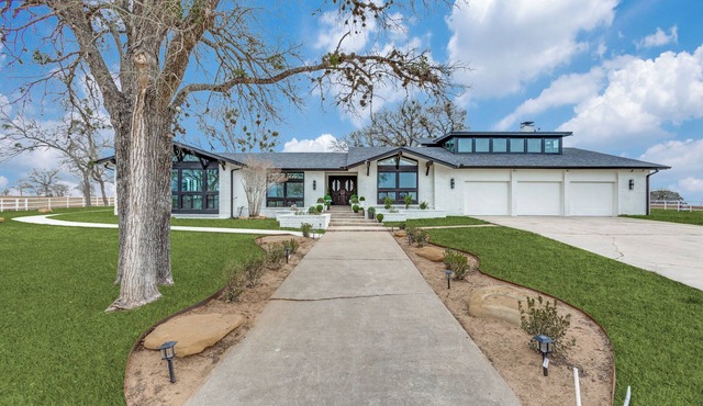 Perfect luxurious 4-bedroom house with AC in cool Lockhart