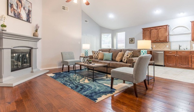 Perfect Spot for Small Groups-10 Min. to Downtown! View calendar