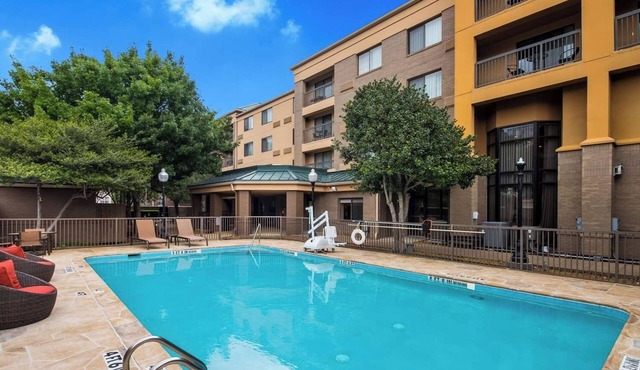 Pet-Friendly Accommodation Near Quorum Park, Outdoor Pool, Free Parking!