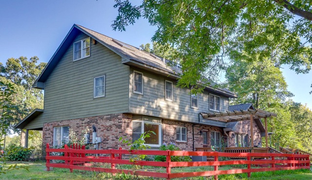 Pet-Friendly Bentonville Retreat w/ Peaceful Deck!