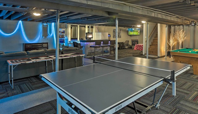 Pet-Friendly Des Moines Retreat w/ Game Room!