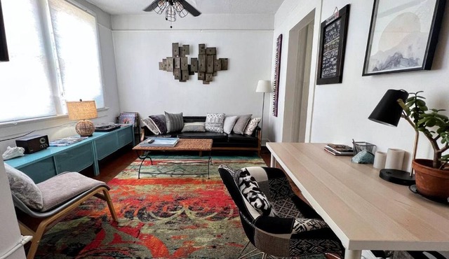 Pet-friendly duplex steps from Algiers ferry