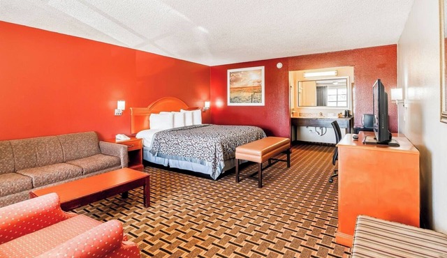 Pet-Friendly King Room with Microwave, Dining Table, and Fridge Included