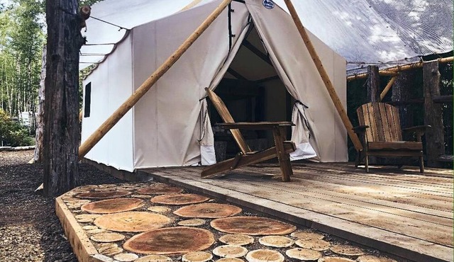 Pet-Friendly Safari Tent in Forks, near The Butchart Gardens, Perfect for a Weekend to Disconnect