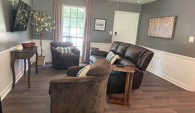 Pet Friendly! Whole home in Brandon OAK