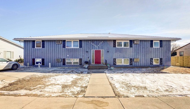 Pierre Vacation Rental - 9 Mi to Oahe Dam!