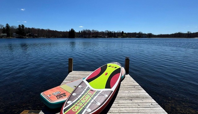 Pocono Lakefront Cabin: Lakefront 2BR w/Kayaks + Paddleboards, Near Ski