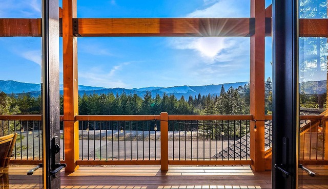 Pool Access: Cle Elum Mtn-View Cabin w/Game Room