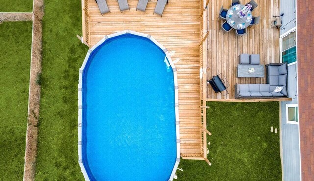 Pool | GameRoom | KING BEDS | Minutes To Riverwalk