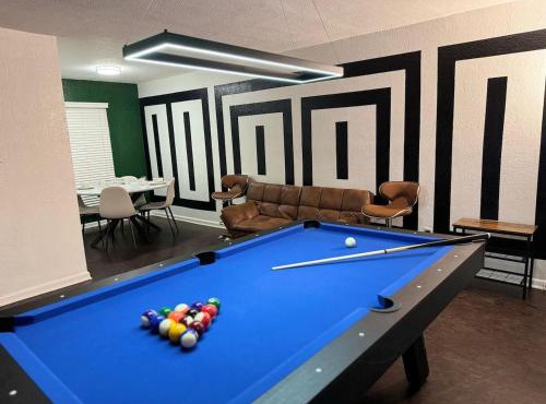 Pool Table Luxury 1Bed Apt in Downtown and Heights