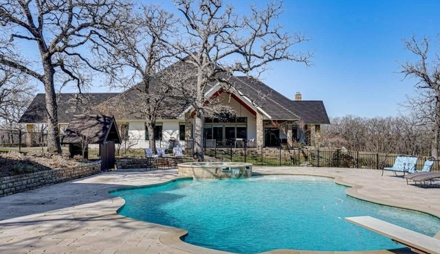 Post Oak Estate - Pool, Barn, 2 Guest Homes, 16 Ac