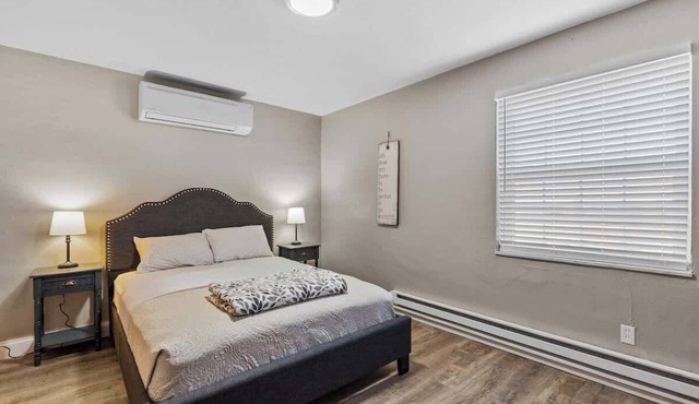 Practical 1BR Apartment on Morganford