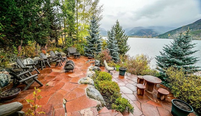 Premium Lakefront 4BR Private Dock Family & Pet Friendly