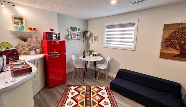 Private Bachelor Unit close to St. Clair College walking distance in Windsor