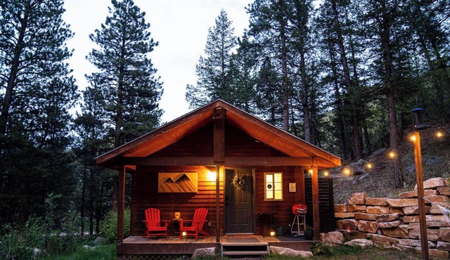 Private Hiking Trail! 2.4 miles to Estes Park, near RMNP w/King bed. Dogs ok!