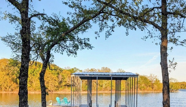 Private Lake Escape with Covered Dock+Swim Platform+Fire Pit