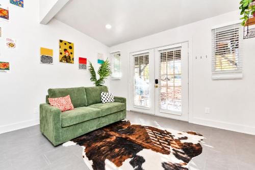 Private Loft - Lake Conroe with Parking