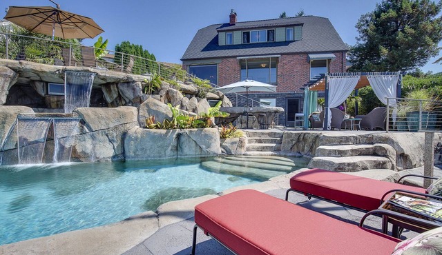 Puget Sound Oasis—Waterfront Stay, Walk to Ferry for Seattle Major international sporting event