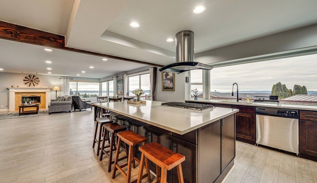 Puget Sound Views! Serene Federal Way Retreat