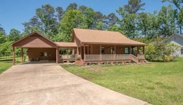 Quaint, Cute & Central! **Downstairs ONLY!!!**