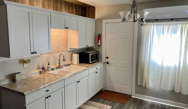 Quaint Historic 1914 Cottage