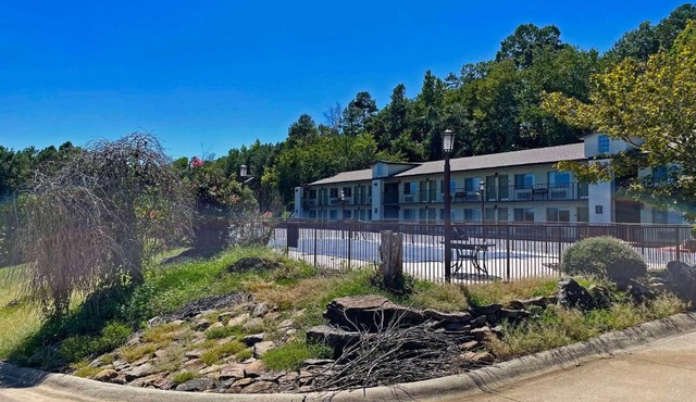 Quality Inn Clinton North