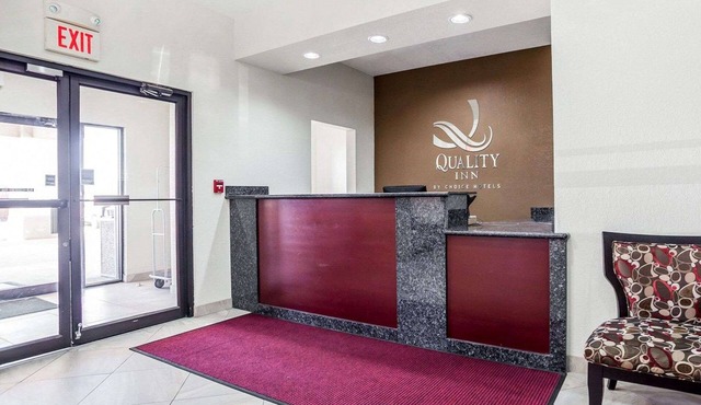 Quality Inn & Suites Altoona - Des Moines