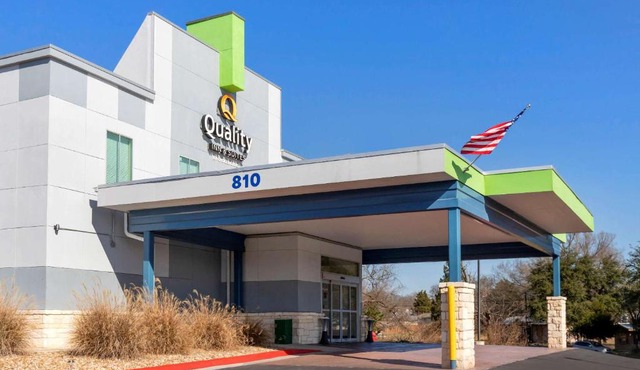 Quality Inn & Suites Elgin