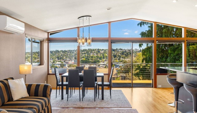 Queen Anne | Ship Canal View | 15 Min to World Cup