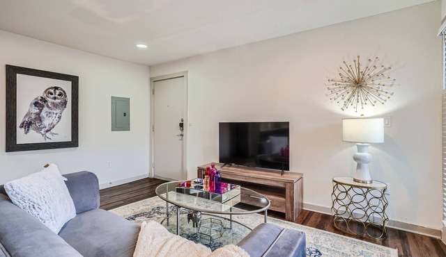 Reaagn103: Cool & Cozy Dallas Retreat