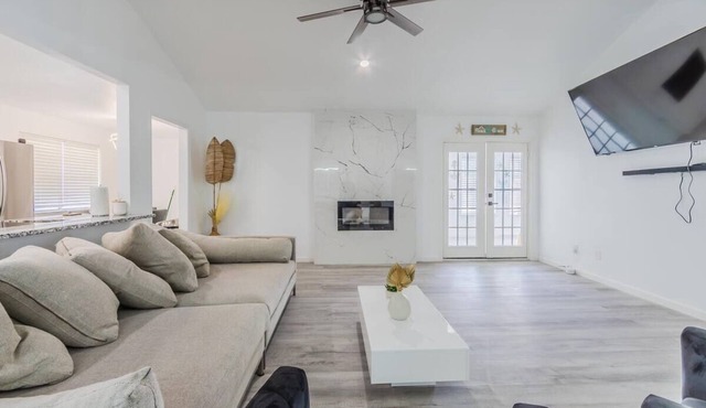 Recently remodeled luxury house with heated pool