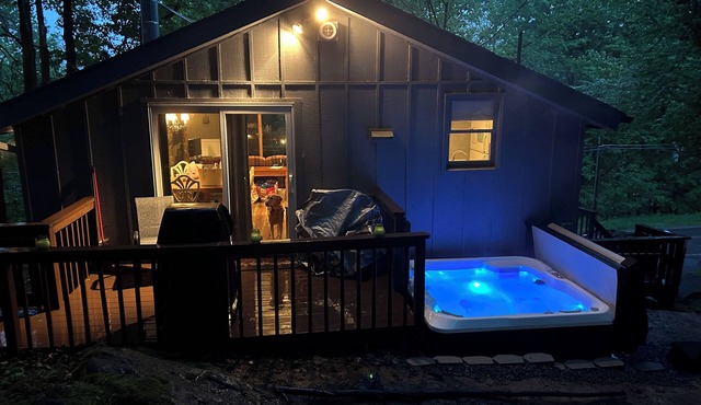 Recently Updated Cabin with New Hot Tub in The Hideout! in The Hideout